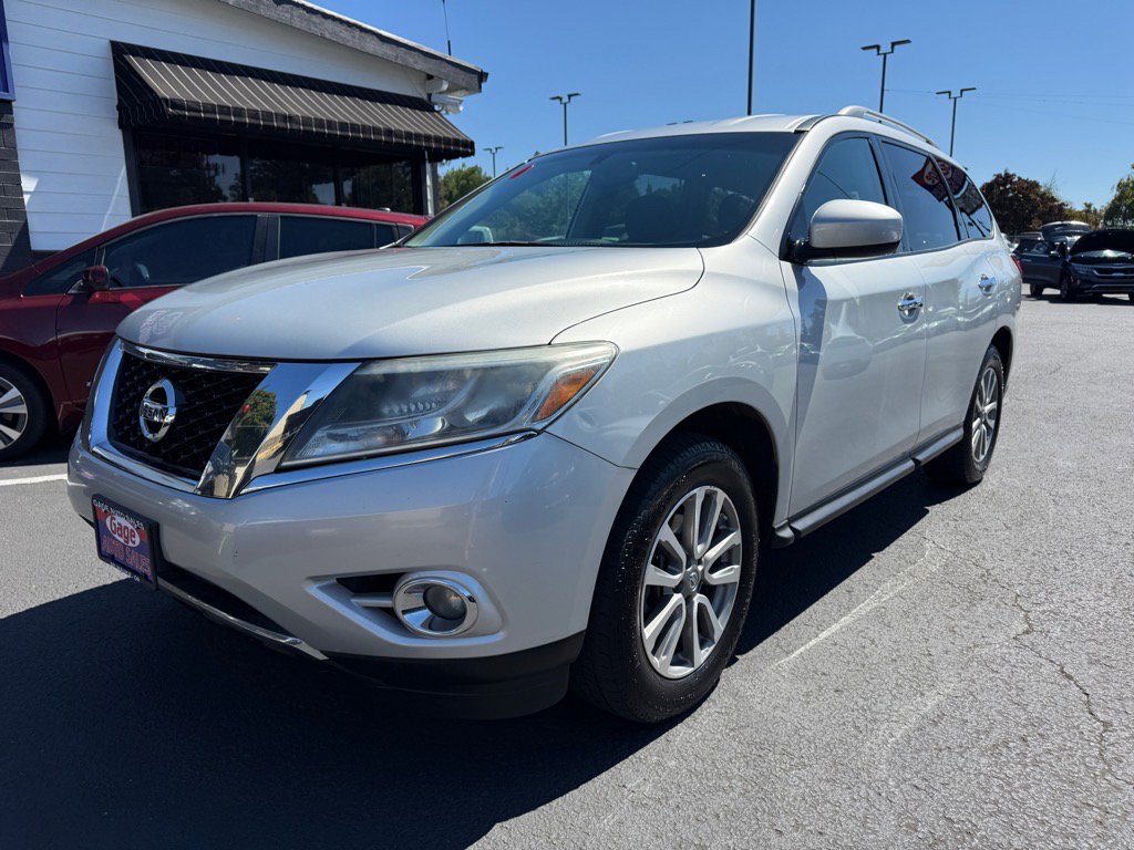 Used 2016 Nissan Pathfinder SV image 11