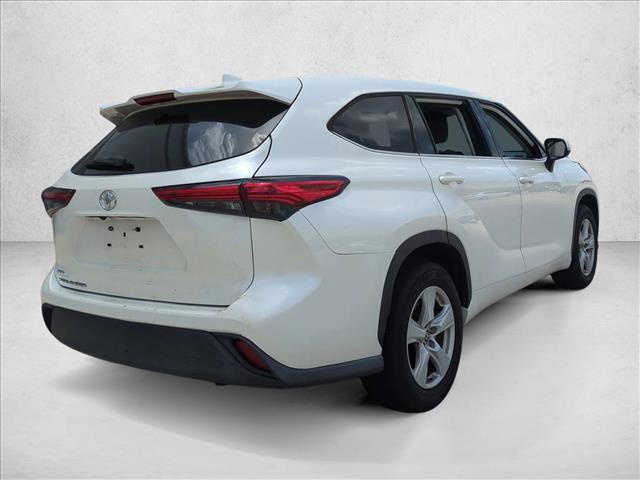 Used 2021 Toyota Highlander L FWD image 5