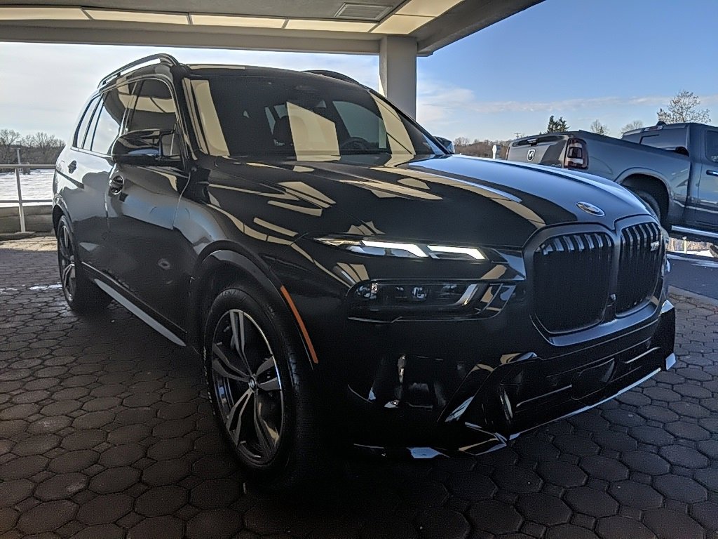 Used 2024 BMW X7 M60i w/ Executive Package image 4
