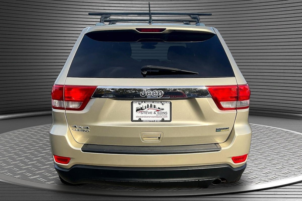 Used 2011 Jeep Grand Cherokee Laredo AWD/4WD image 5