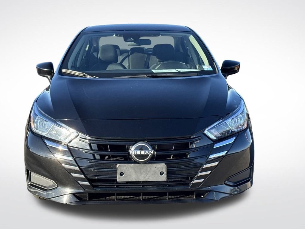Used 2023 Nissan Versa SV image 9