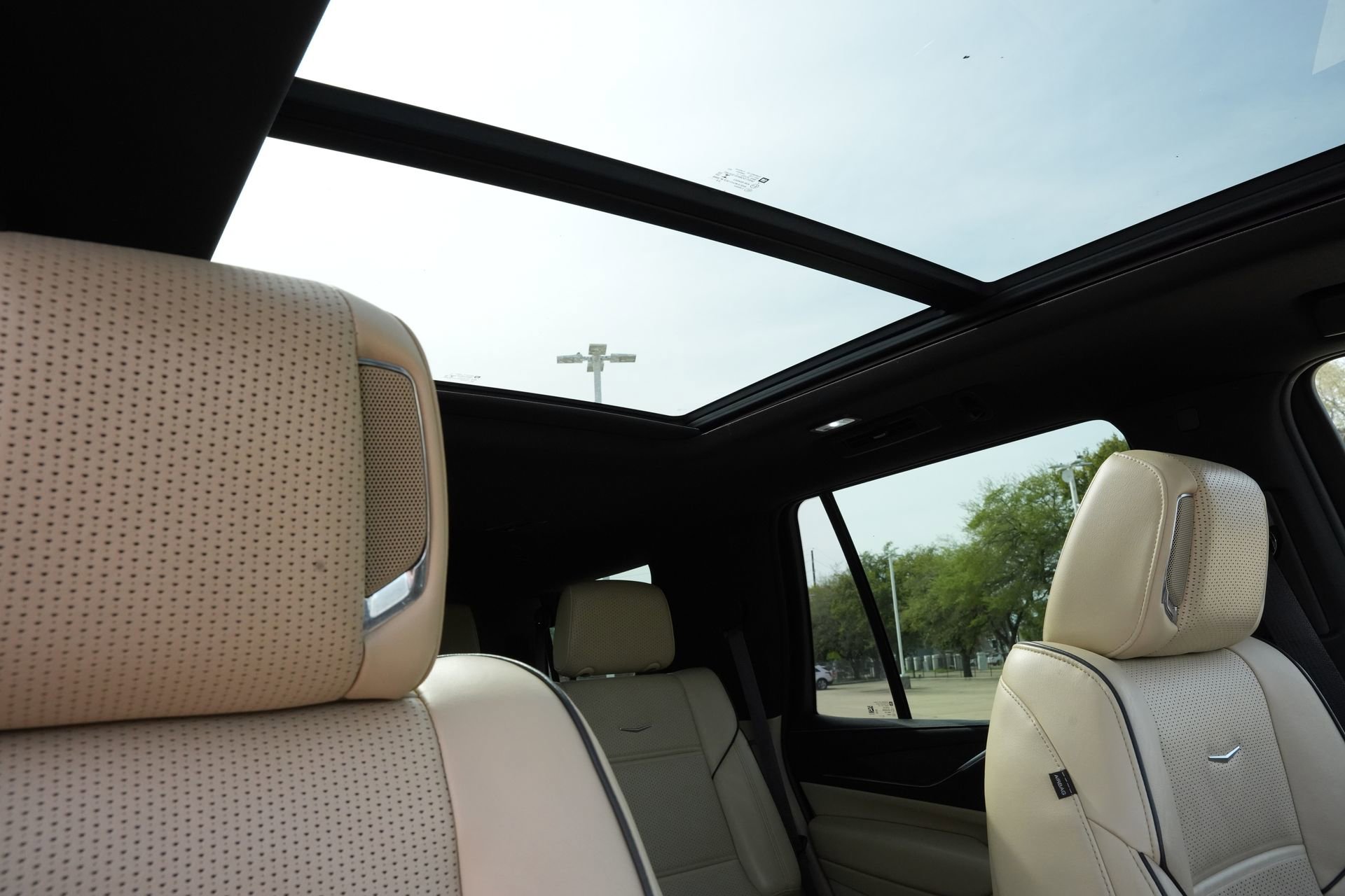 Used 2023 Cadillac Escalade Premium Luxury image 27