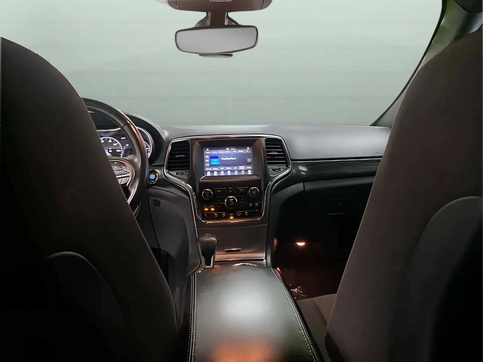 Used 2019 Jeep Grand Cherokee Laredo RWD image 24