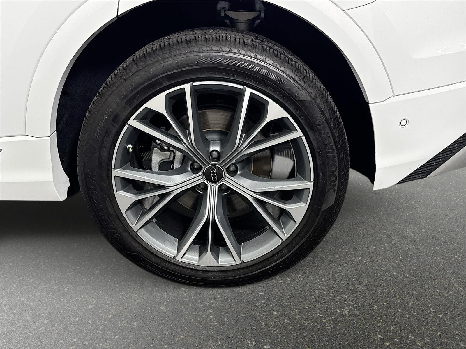 Used 2025 Audi Q8 Premium Plus AWD/4WD image 33