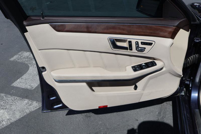 Used 2015 Mercedes-Benz E 400 4MATIC Sedan w/ Lighting Package image 17