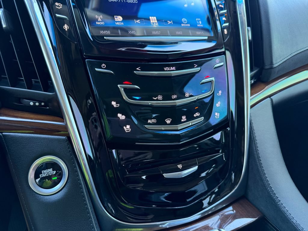 Used 2016 Cadillac Escalade Luxury AWD/4WD image 34