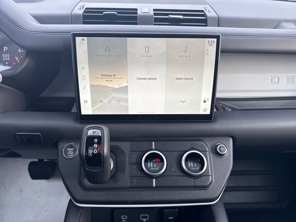 New 2024 Land Rover Defender 130 X-Dynamic SE image 23