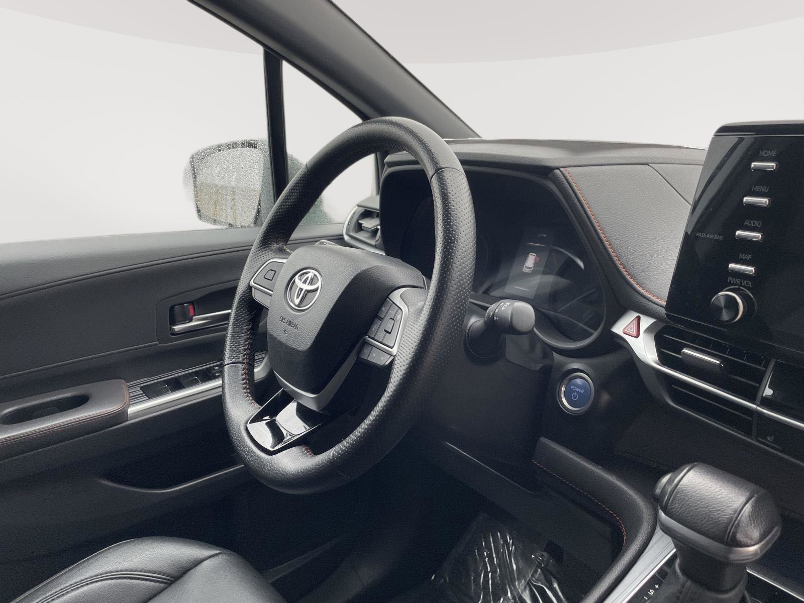 Used 2023 Toyota Sienna XSE AWD/4WD image 11