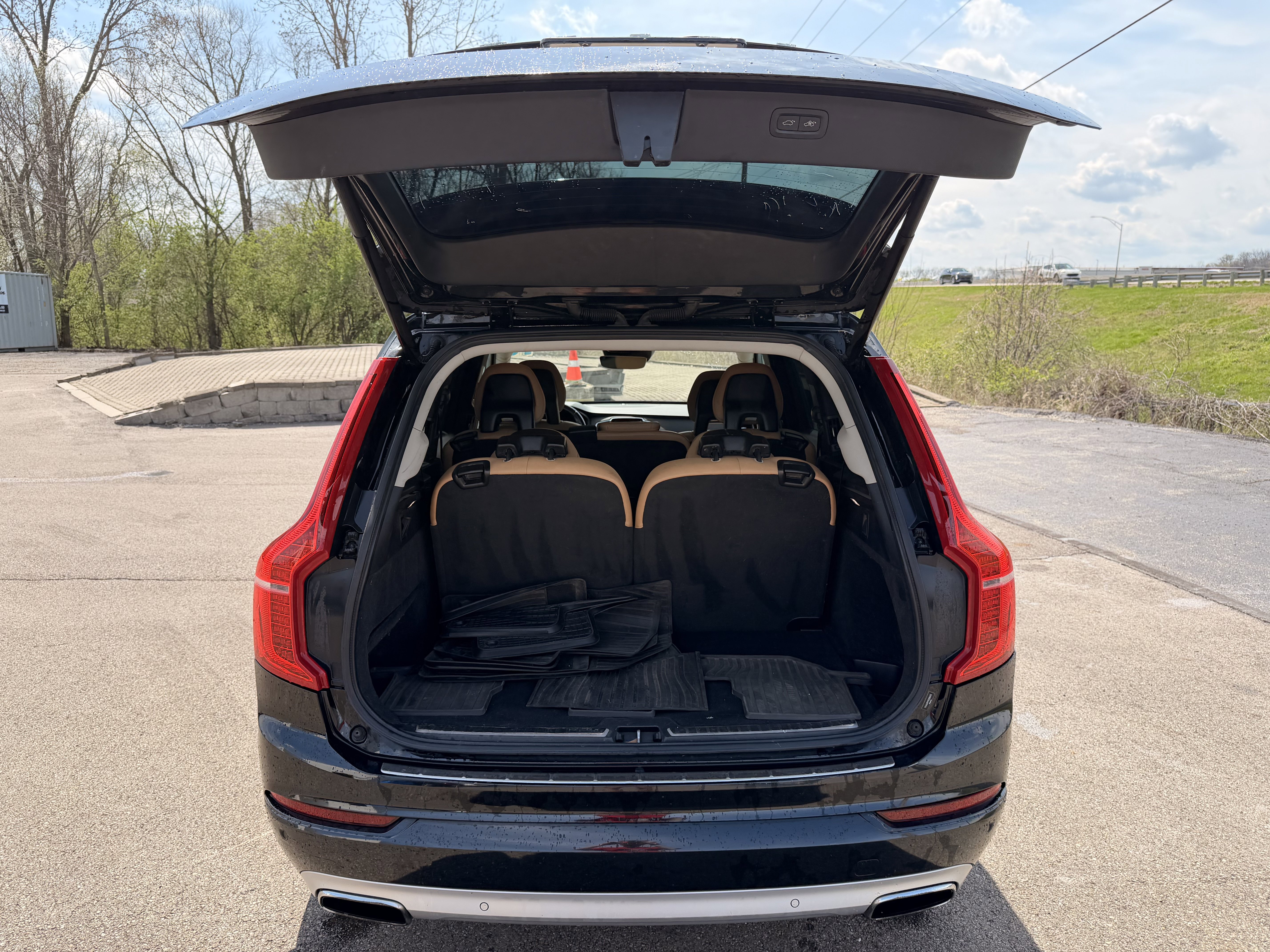 Used 2016 Volvo XC90 T6 Momentum w/ Momentum Plus Package image 13