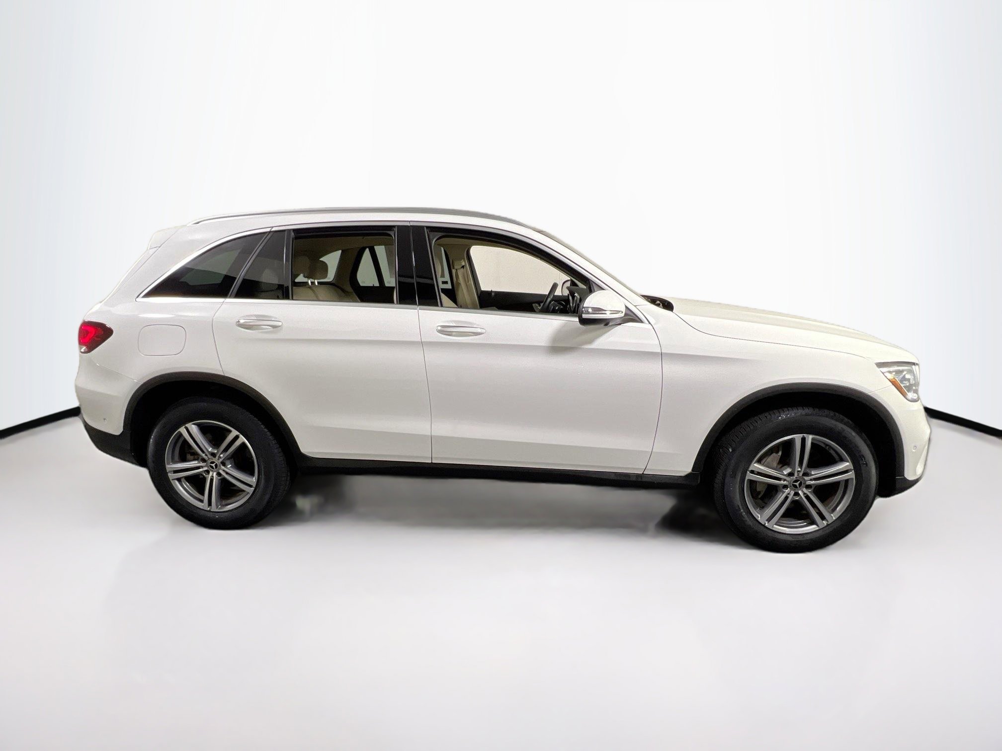 Used 2021 Mercedes-Benz GLC 300 4MATIC image 4