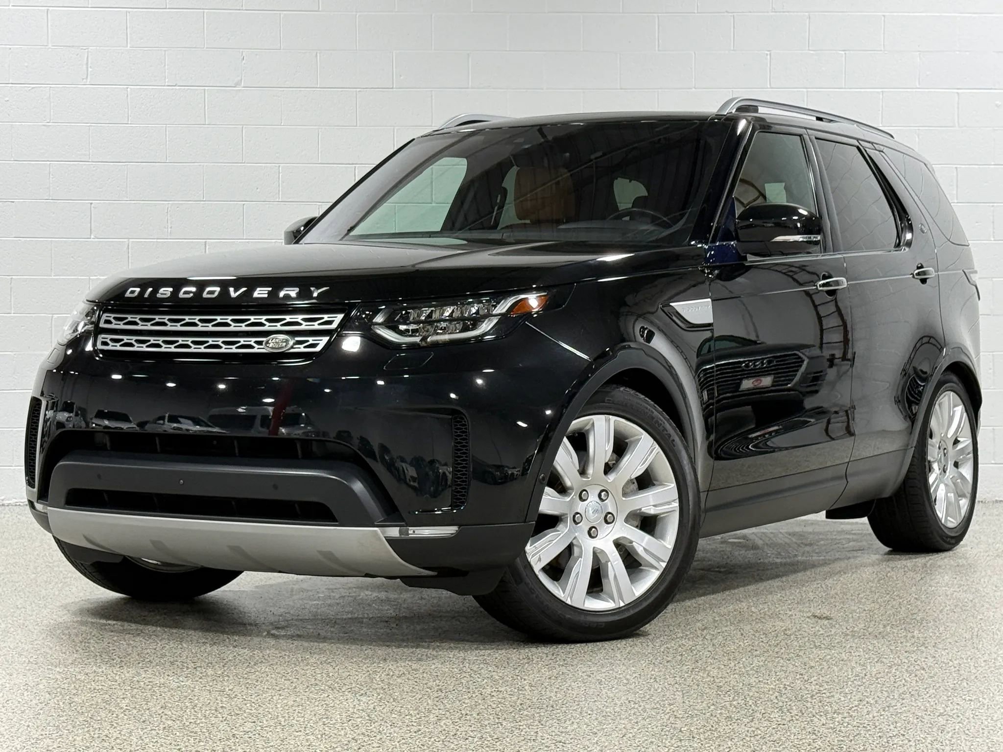 Used 2020 Land Rover Discovery HSE Luxury AWD/4WD image 2
