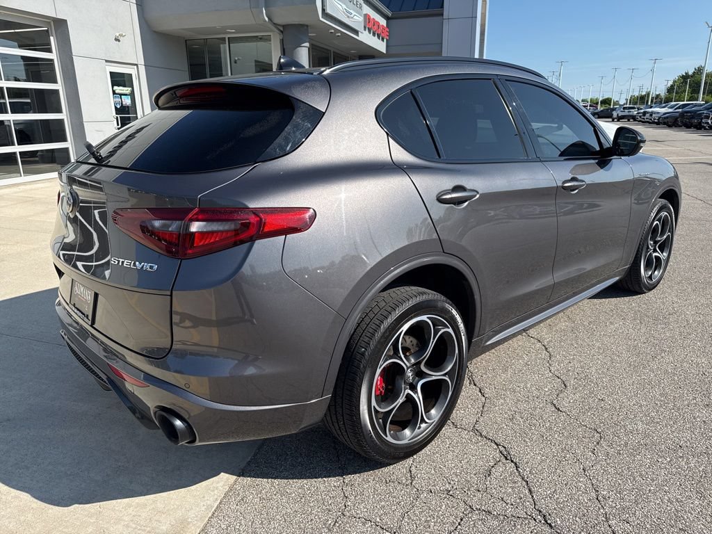 Used 2022 Alfa Romeo Stelvio Veloce AWD/4WD image 5