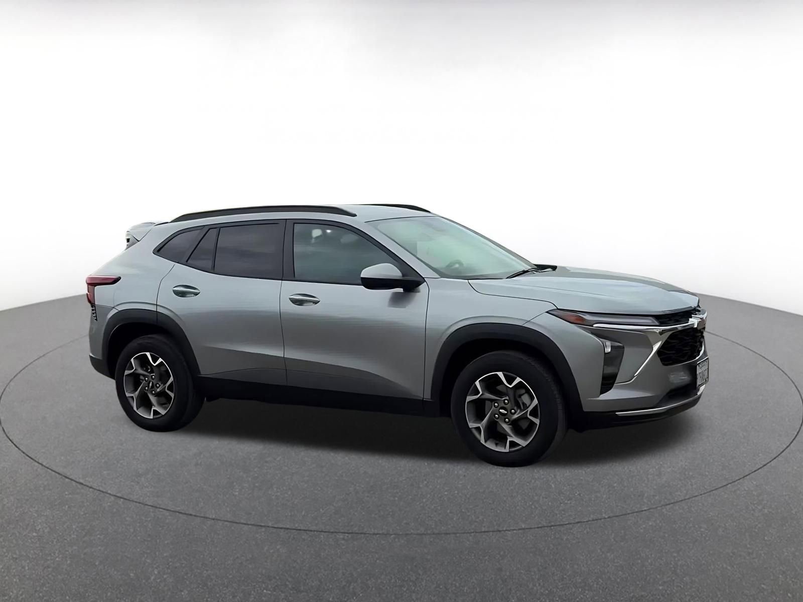 Used 2025 Chevrolet Trax LT w/ LT Convenience Package FWD video 2