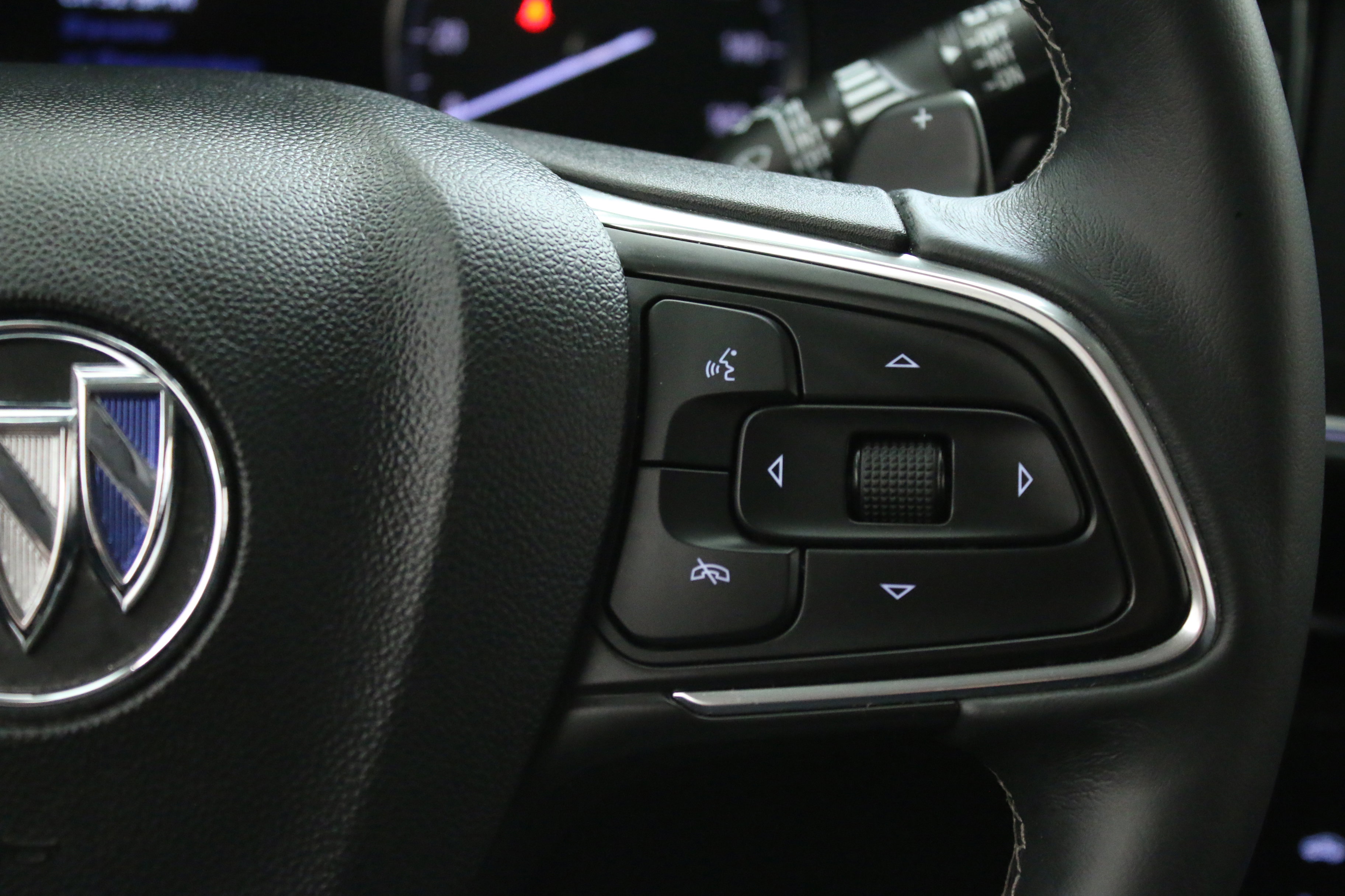 Used 2023 Buick Envision Essence image 16