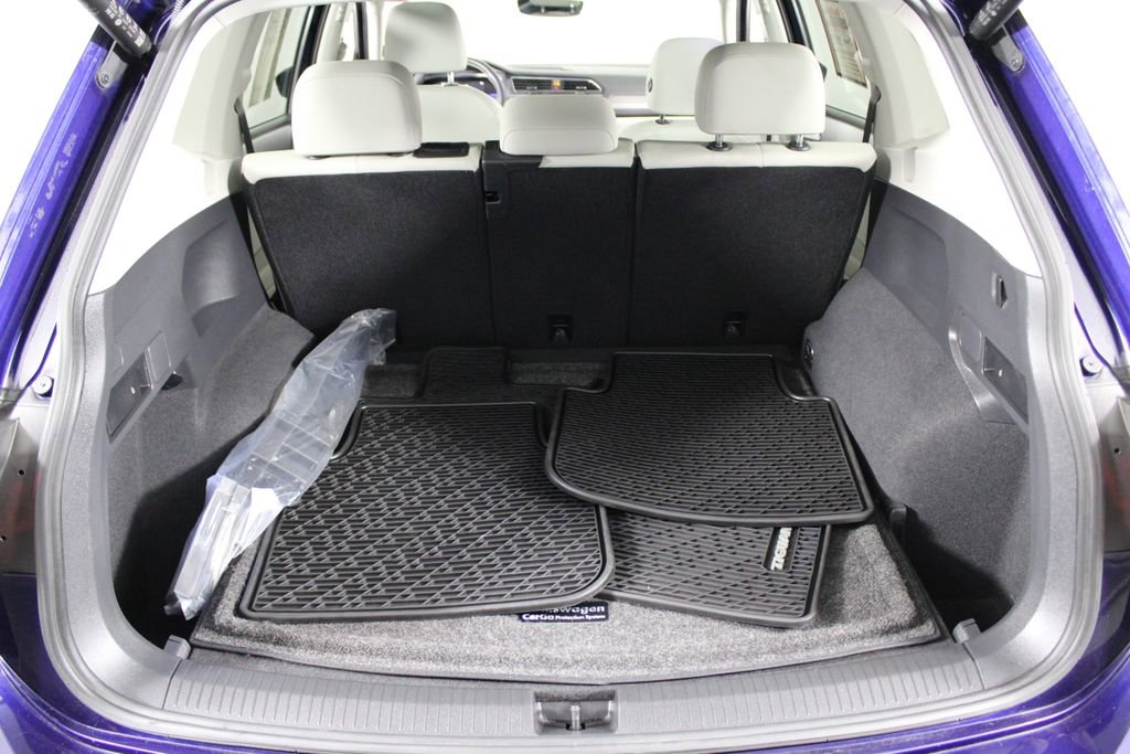 Used 2022 Volkswagen Tiguan SE w/ Panoramic Sunroof Package image 16