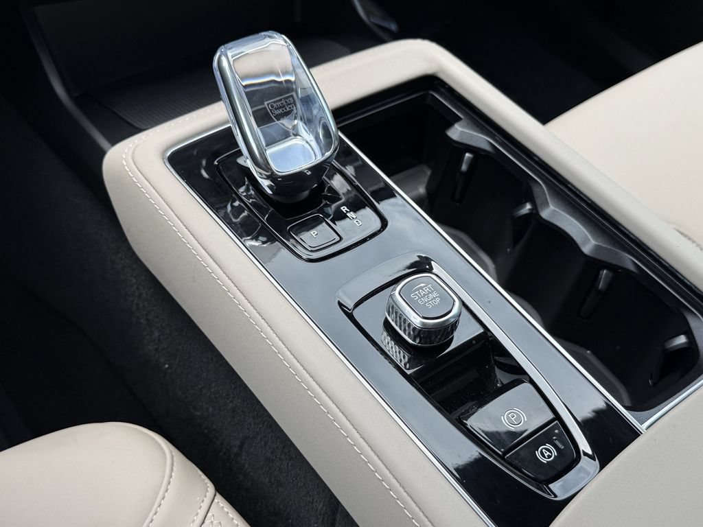 Certified 2025 Volvo XC90 B5 Core AWD/4WD image 32