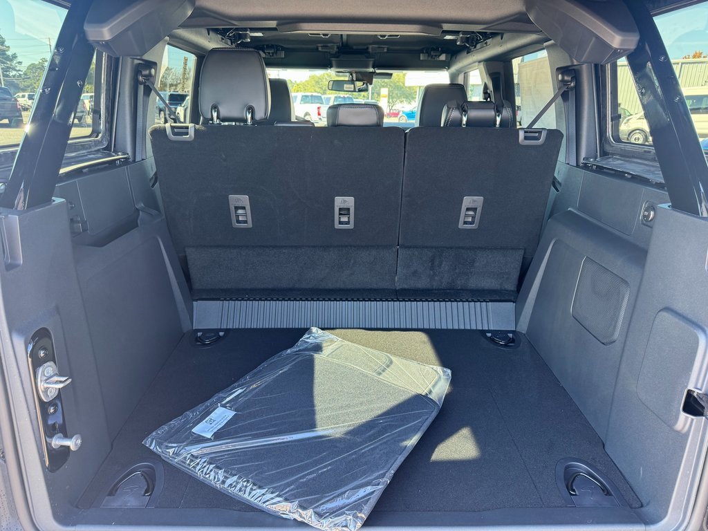 New 2025 Ford Bronco Outer Banks w/ Black Appearance Package image 19