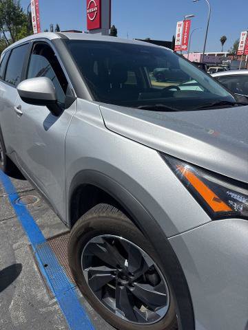 Certified 2024 Nissan Rogue SV FWD image 6