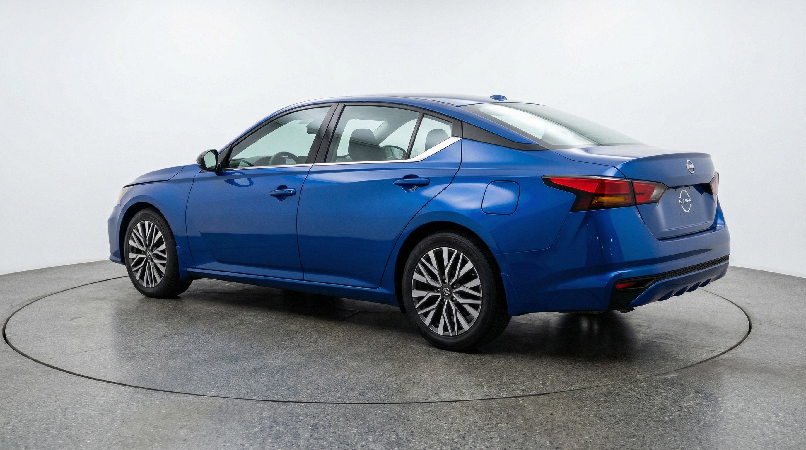 Used 2025 Nissan Altima 2.5 SV image 6