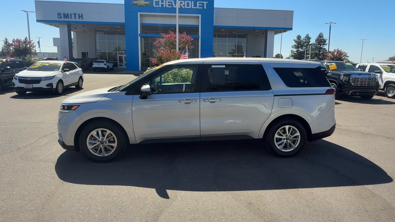 Used 2022 Kia Carnival LX FWD image 4
