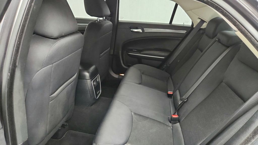 Used 2021 Chrysler 300 Touring w/ Chrome Appearance Package image 19