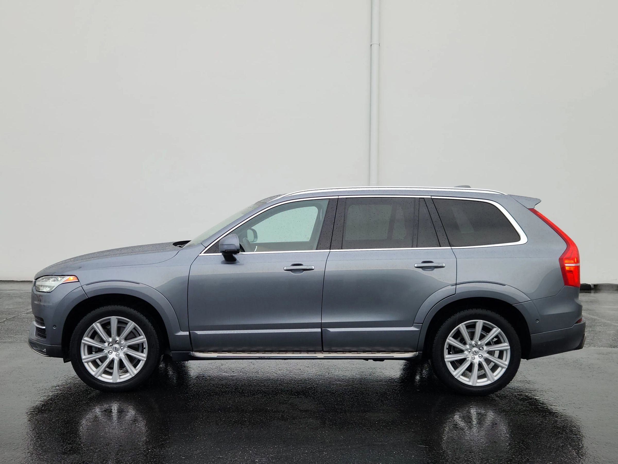 Used 2016 Volvo XC90 T6 Inscription w/ Vision Package AWD/4WD image 2