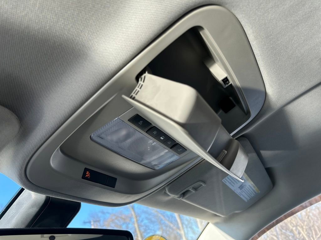 Used 2016 GMC Canyon SLE image 30