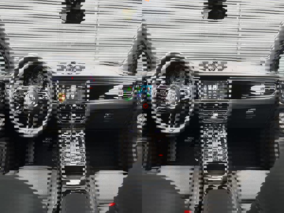 Certified 2026 Porsche Macan image 15