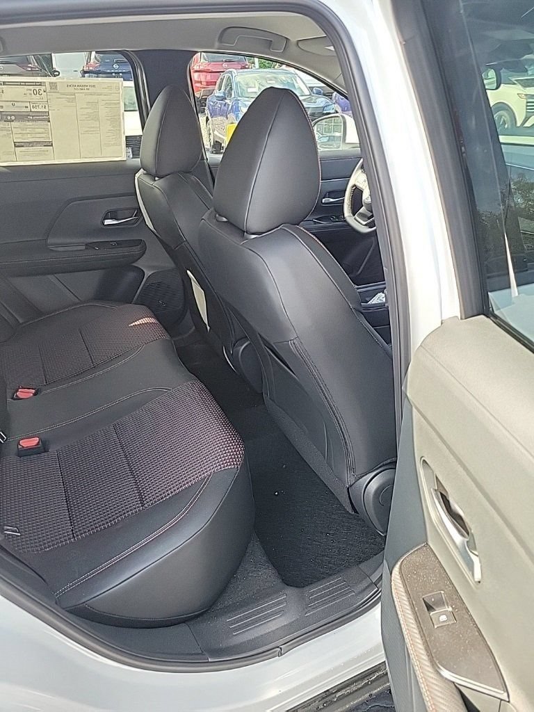 Certified 2025 Nissan Kicks SR FWD image 18