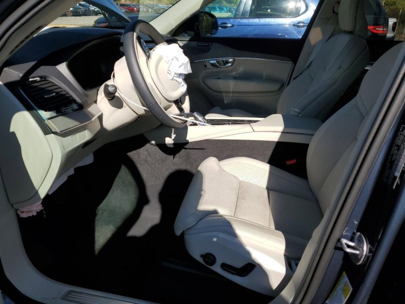 Used 2025 Volvo XC90 B6 Ultra w/ Protection Package image 6