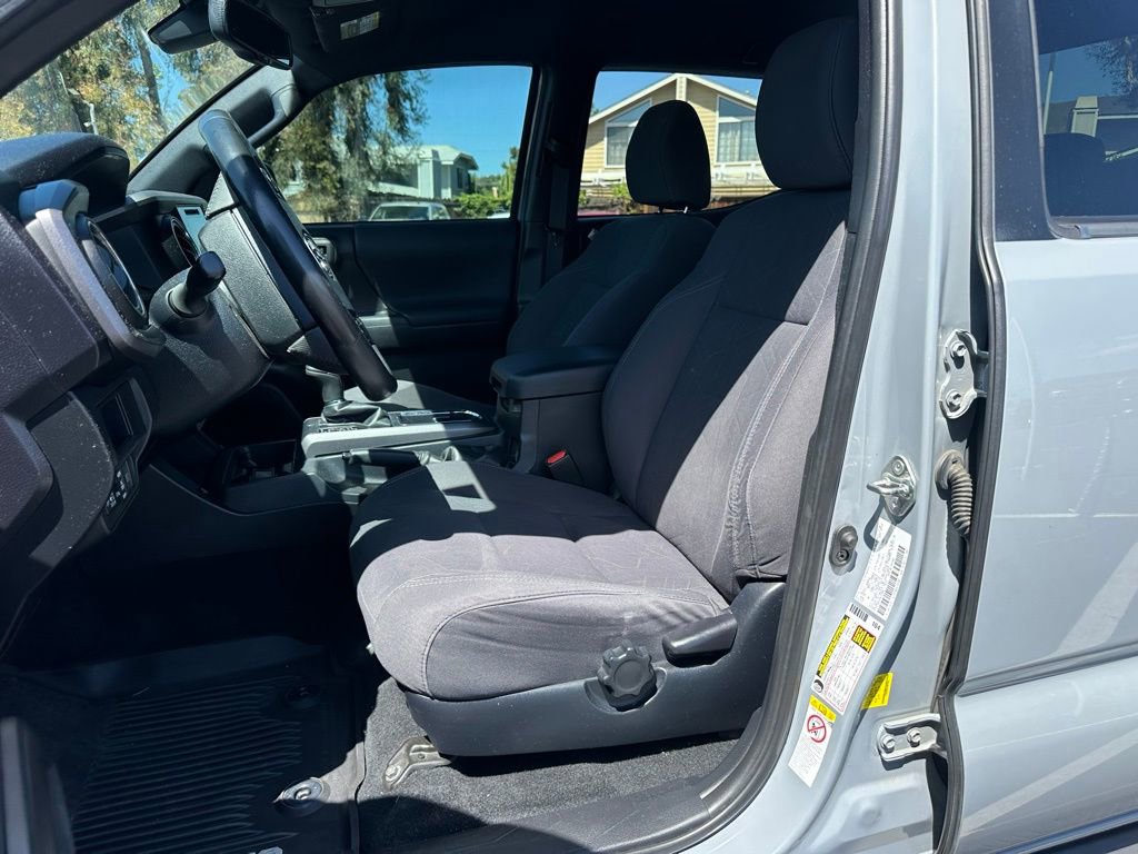 Used 2019 Toyota Tacoma TRD Sport w/ Technology Package image 10