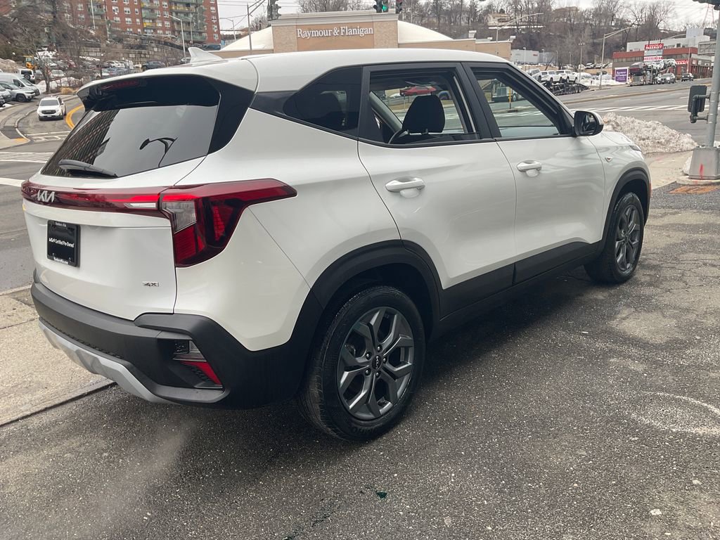 Used 2024 Kia Seltos LX image 3