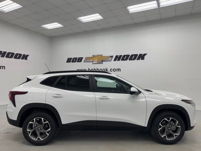 New 2026 Chevrolet Trax LT w/ Sunroof Package FWD image 4