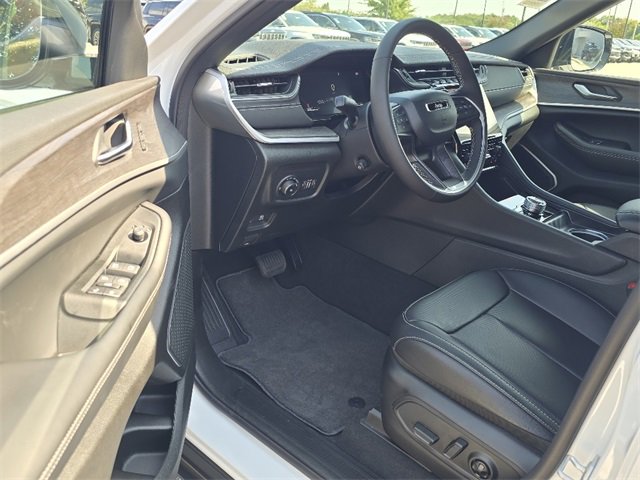 New 2025 Jeep Grand Cherokee Limited image 4