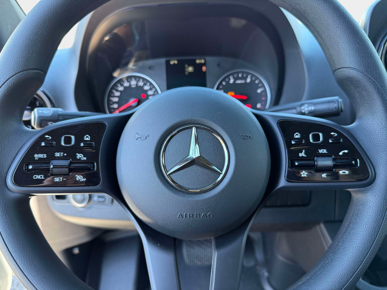 Used 2024 Mercedes-Benz Sprinter 2500 image 28