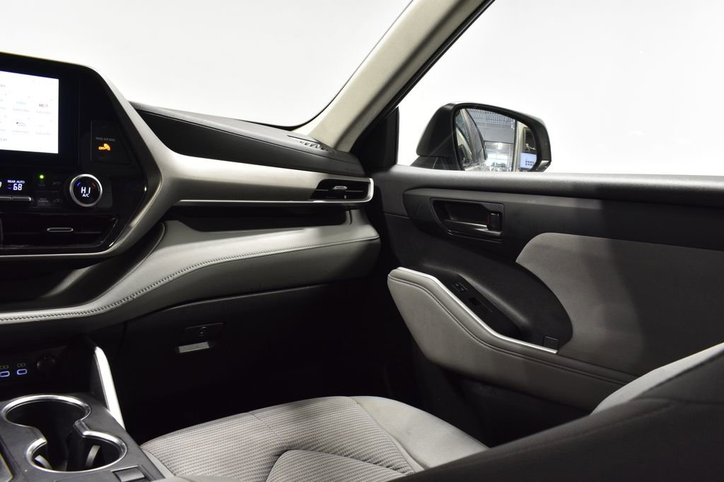 Used 2023 Toyota Highlander XLE image 14