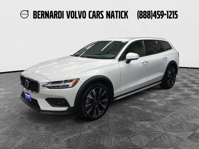 Certified 2024 Volvo V60 B5 Cross Country Ultimate AWD/4WD image 1