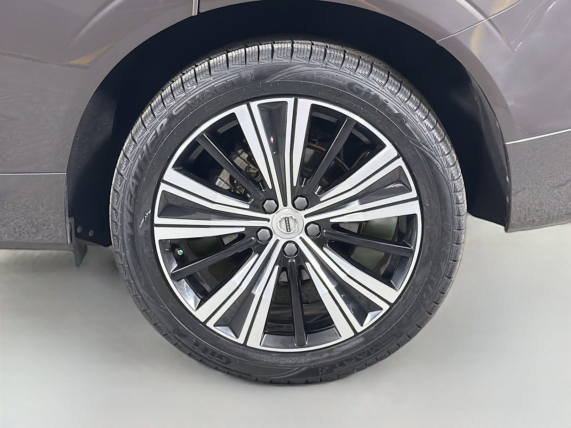 Certified 2023 Volvo XC60 B5 Ultimate w/ Protection Package FWD image 31