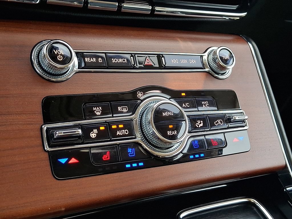 Certified 2023 Lincoln Aviator Reserve w/ Elements Package Plus AWD/4WD image 17