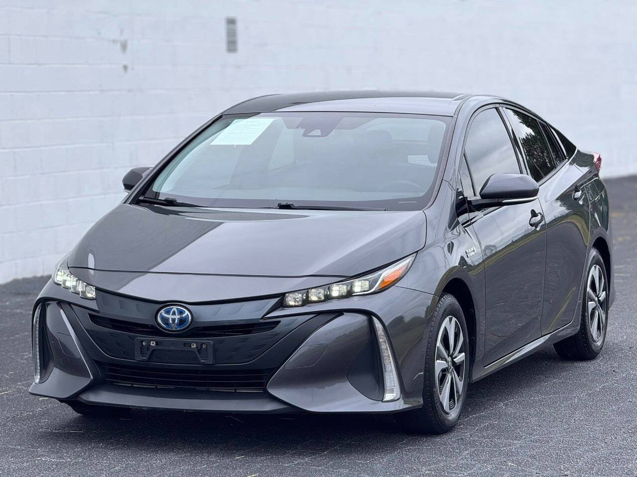 Used 2017 Toyota Prius Prime Premium FWD image 2