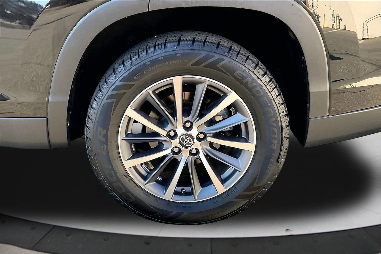 Used 2019 Toyota Highlander XLE image 37