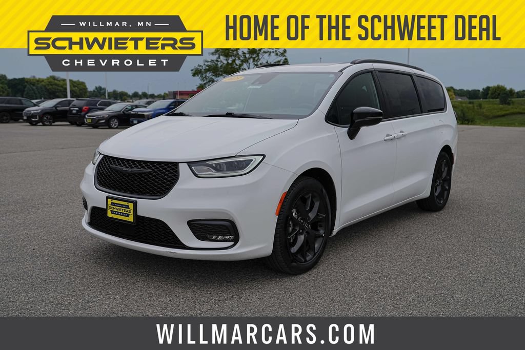 Used 2025 Chrysler Pacifica Limited