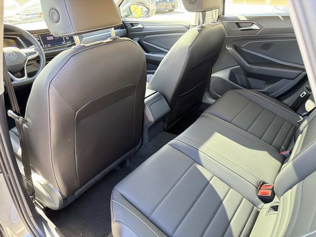 Certified 2024 Volkswagen Jetta SE w/ Panoramic Sunroof Package image 10