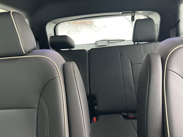 Used 2023 Chevrolet Traverse Premier w/ Redline Edition image 27