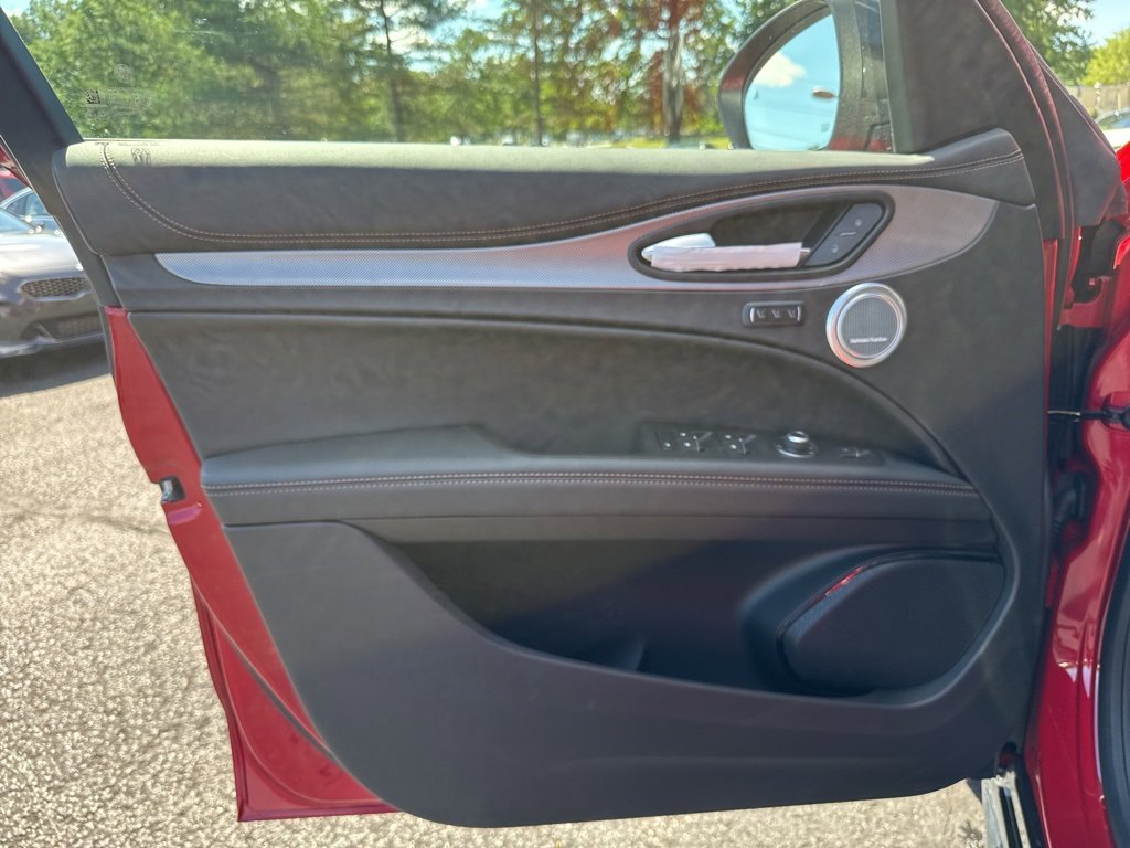 New 2025 Alfa Romeo Stelvio Sprint image 12