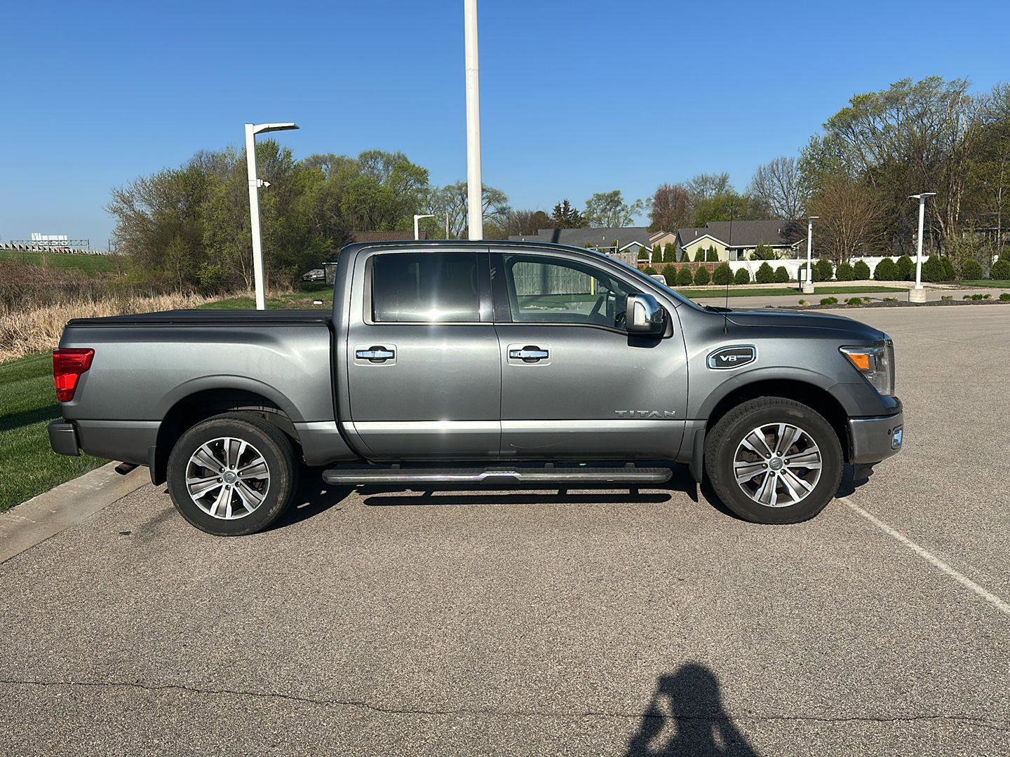 Used 2017 Nissan Titan SL image 2