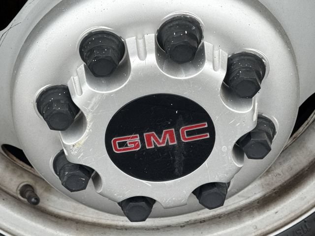 Used 2017 GMC Savana 3500 RWD image 27