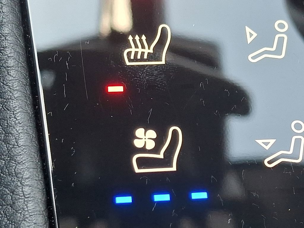 Certified 2025 Porsche Macan image 25