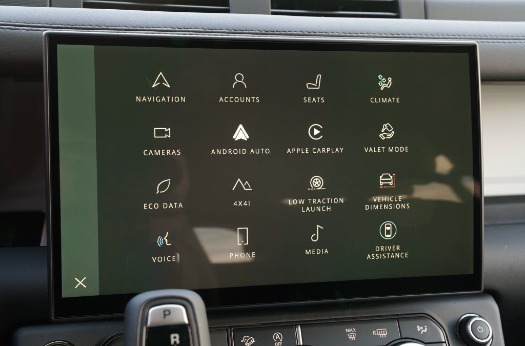 New 2026 Land Rover Defender 110 X-Dynamic SE AWD/4WD image 18