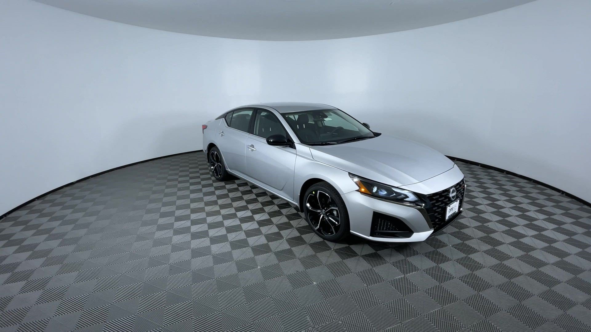 Certified 2025 Nissan Altima 2.5 SR AWD/4WD image 2
